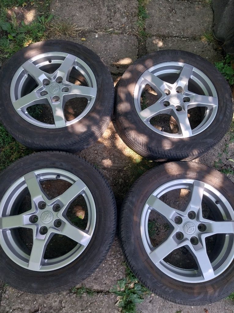 Оригинални алуминиеви джанти с нови летни гуми Toyota 5х114.3х16