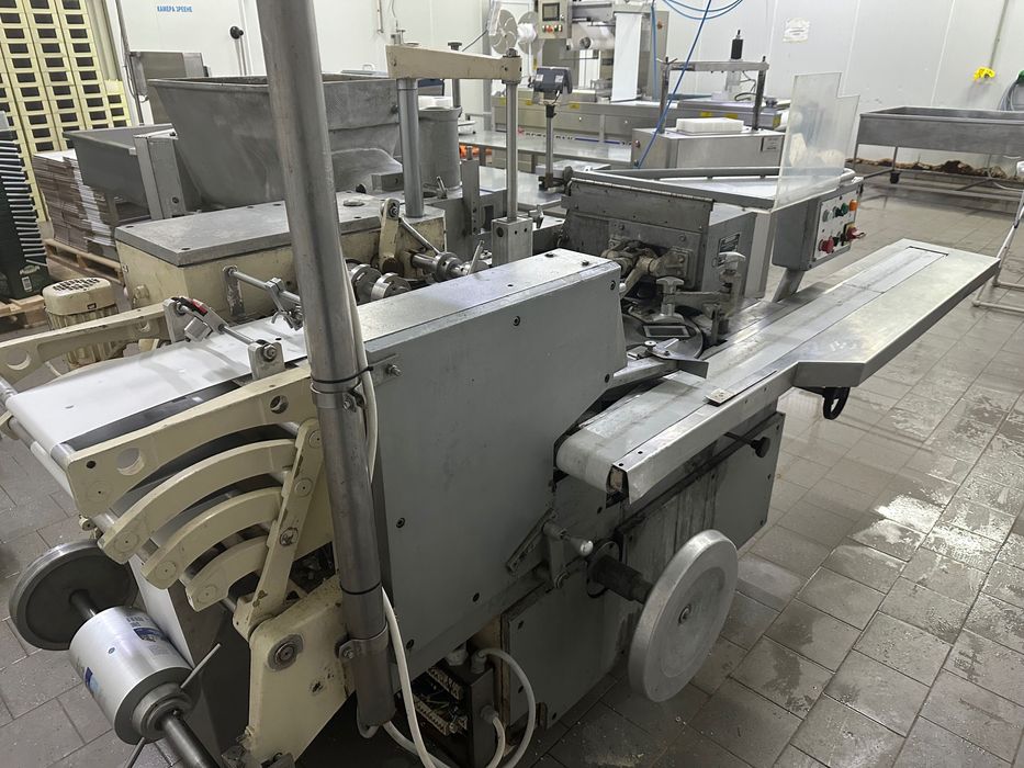 Машина за разфасоване на краве масло 125 гр