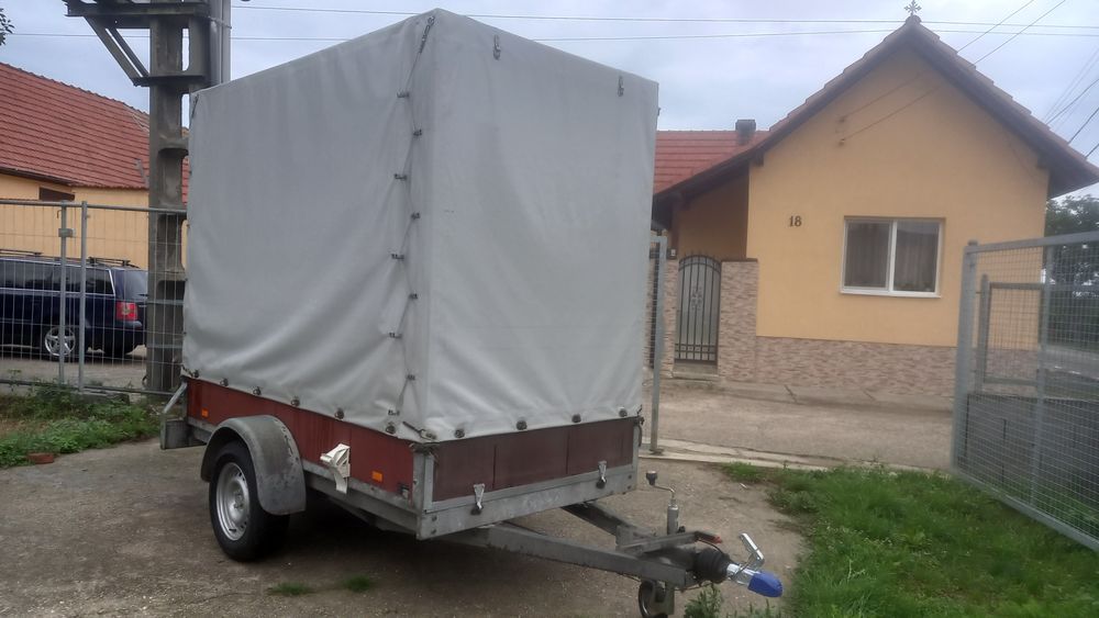 Remorca 1300kg cu prelată Humbaur