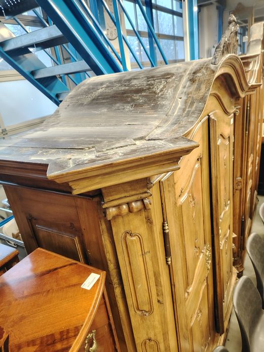 Dulap anii 1800 nuc masiv