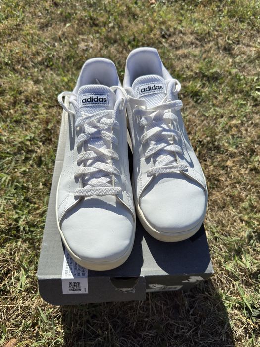 Продава се Adidas размер 40