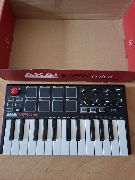 Akai MPK Mini MK2 синтезатор
