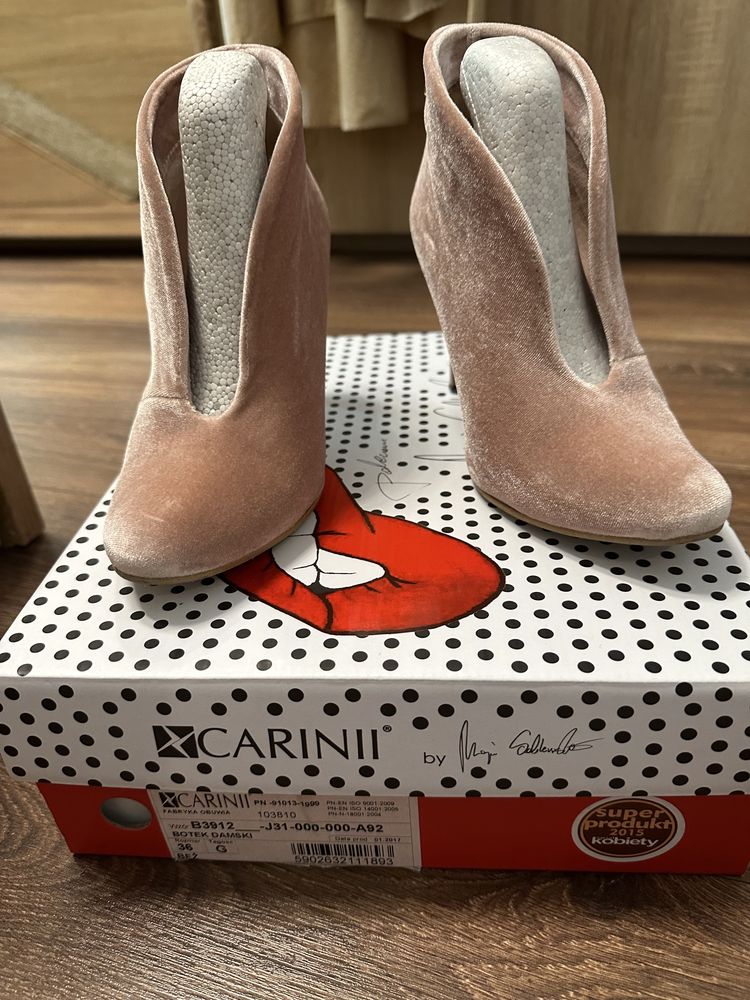 Прекрасни боти Carini