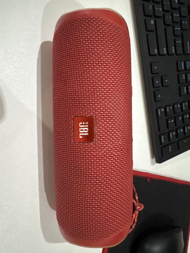 Продам колонку JBL FLIP5