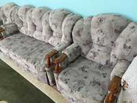 Продается раздвижной диван с двумя креслами