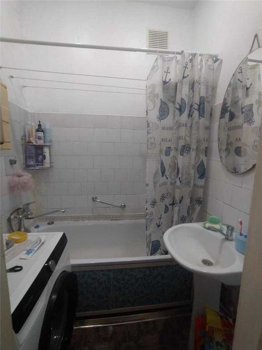 *Продается 2-х комн ,Старого Типа в Центре Города!