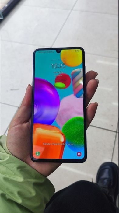 Телефон Самсунг а41..64+4