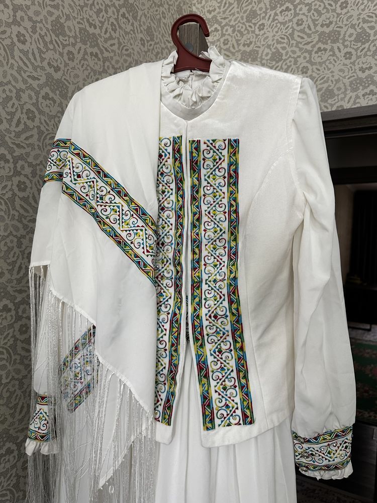 Кажекей, көйлек, орамал сатылады