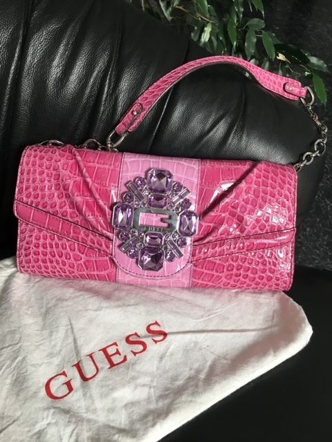 Оригинални чанти Guess