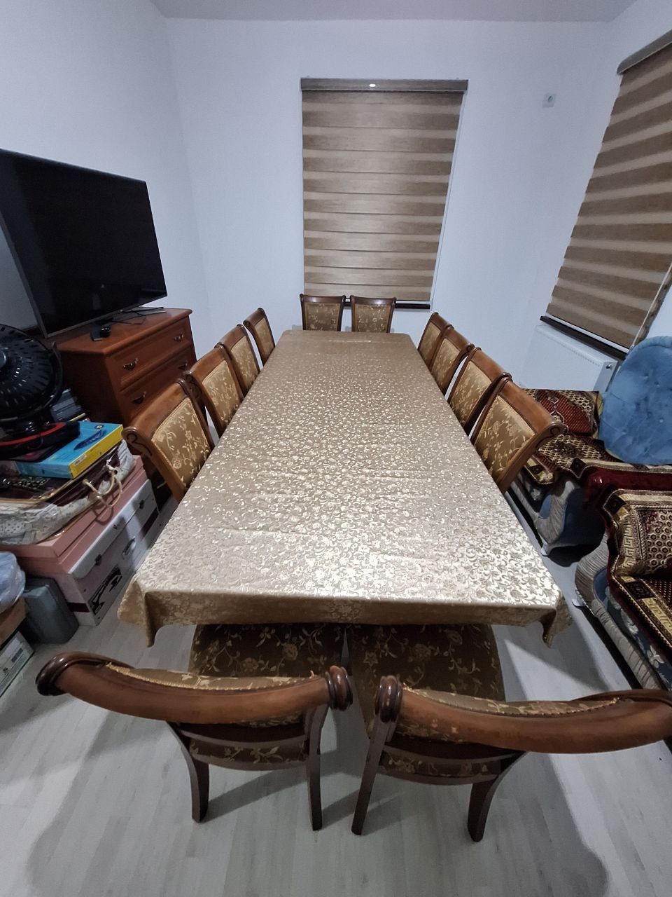 Стол стулья  в хорошем состоянии