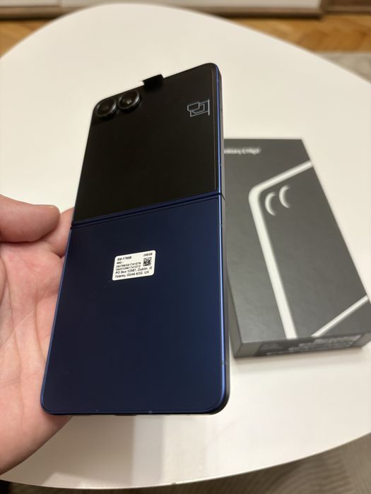 Samsung Z Flip 7 256GB ЧИСТО НОВ !