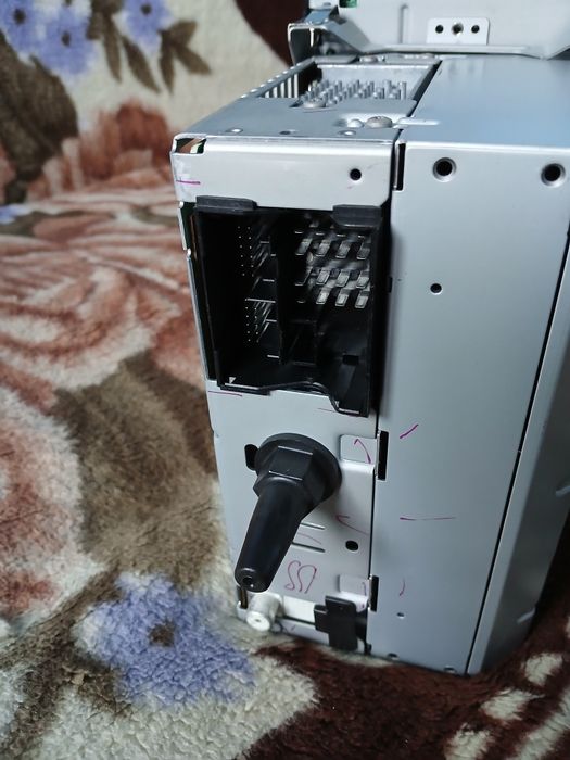 Casetofon Sony auto ca Nou pentru Ford sau și alte tipuri de auto!