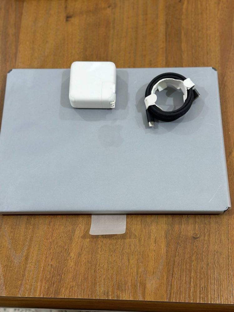 macbook  pro 14 inches M4 16gb 512gb