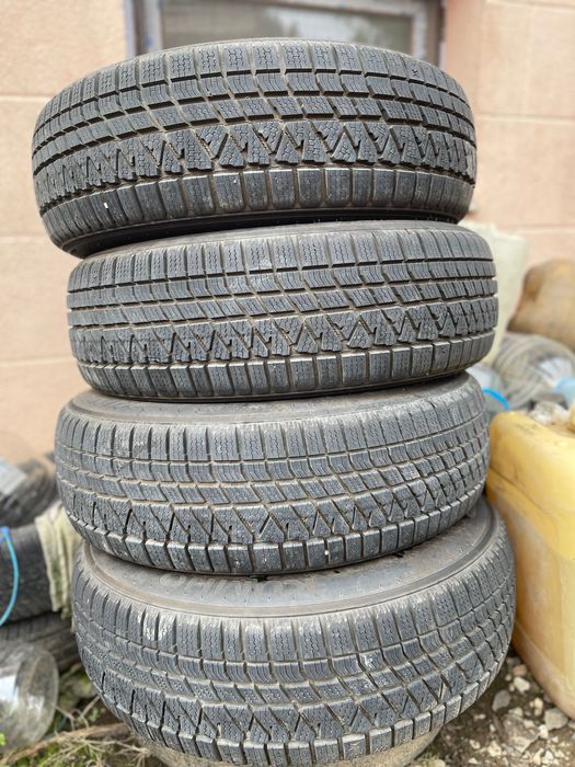 Jante tablă cu cauciucuri de iarnă 215/70 R16