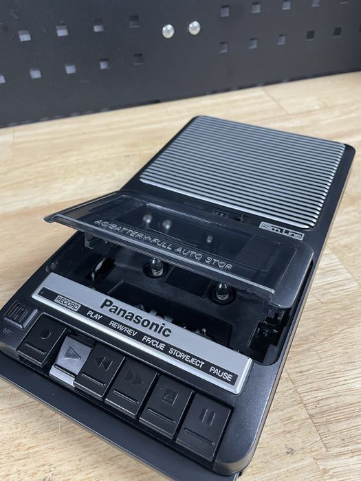 Casetofon portabil reportofon panasonic rq 2102a