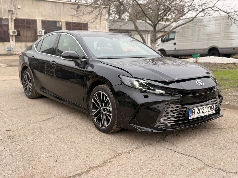 Toyota Camry NOUL MODEL 2025, cutie automata,in Garantie, usor avariata