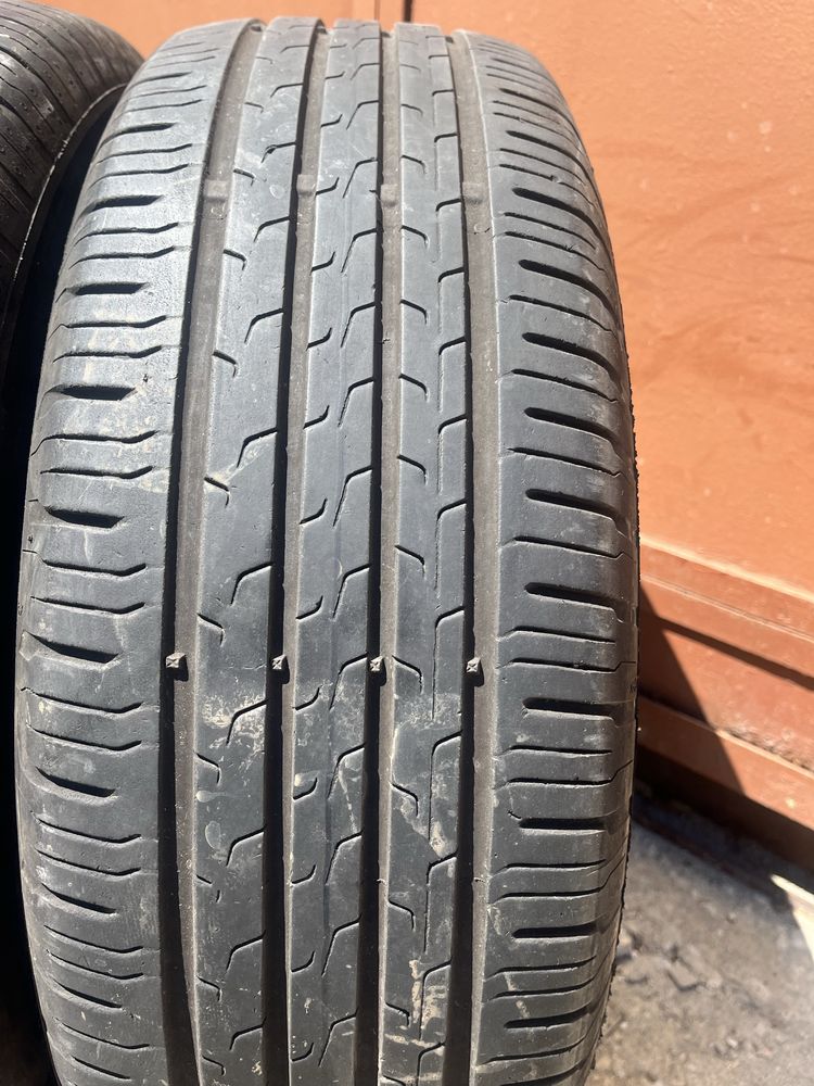 4 бр. летни гуми 215/65/16 Continental DOT 3721 4 mm