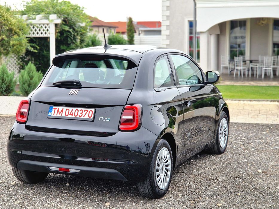 Fiat 500E Action
