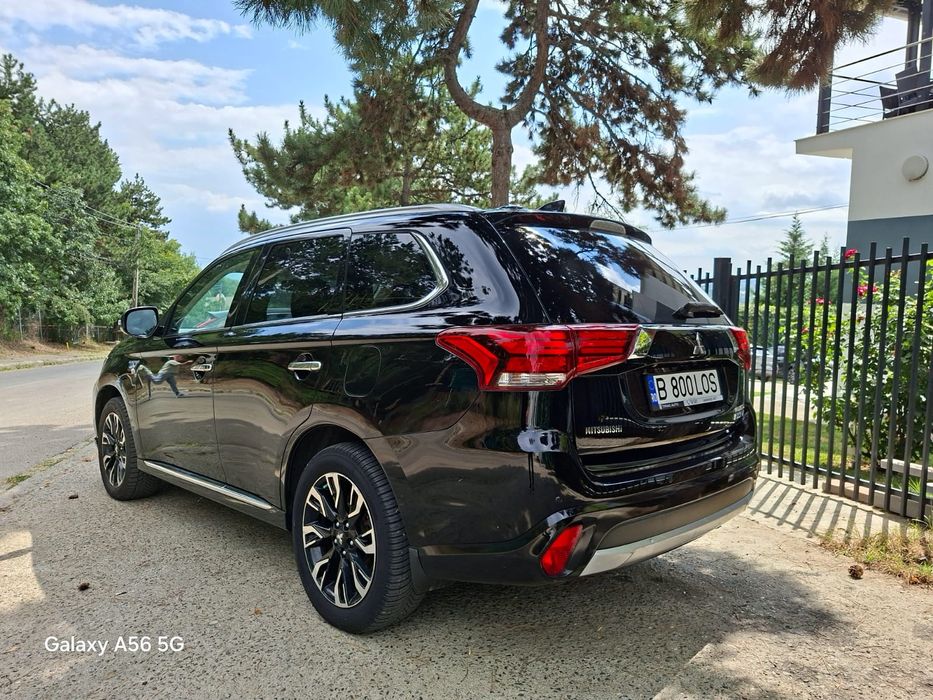 Outlander Plug-In Hibrid 83000km baterie NOUA!