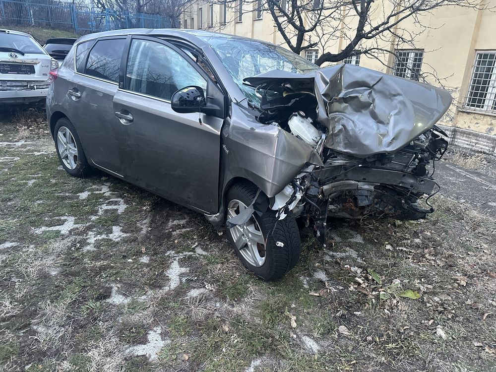 Toyota Auris 1.2 турбо-116 кс -2017г на Части