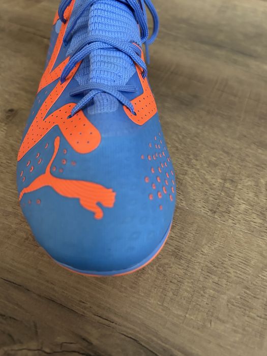 Vând ghete fotbal puma future