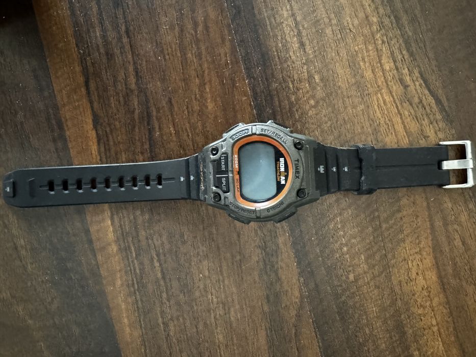 Vand ceas Fossil cu curea piele si Timex Ironman Triathlon