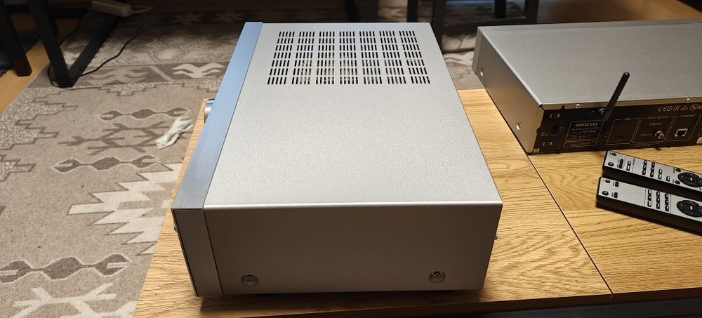 Усилвател ONKYO A-9050 + Мрежово устройство/стриймър Onkyo NS-6130