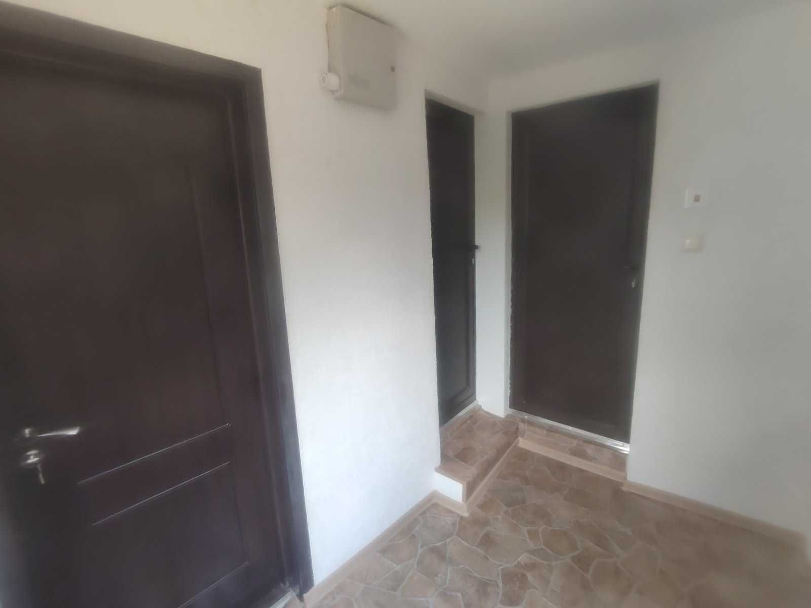 Реновирана къща, 80 кв.м, 760 кв.м. двор, на 55 км. от София