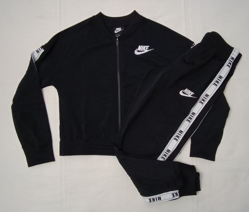 Nike Sportswear Tracksuit оригинален екип ръст 146-156см горно и долно