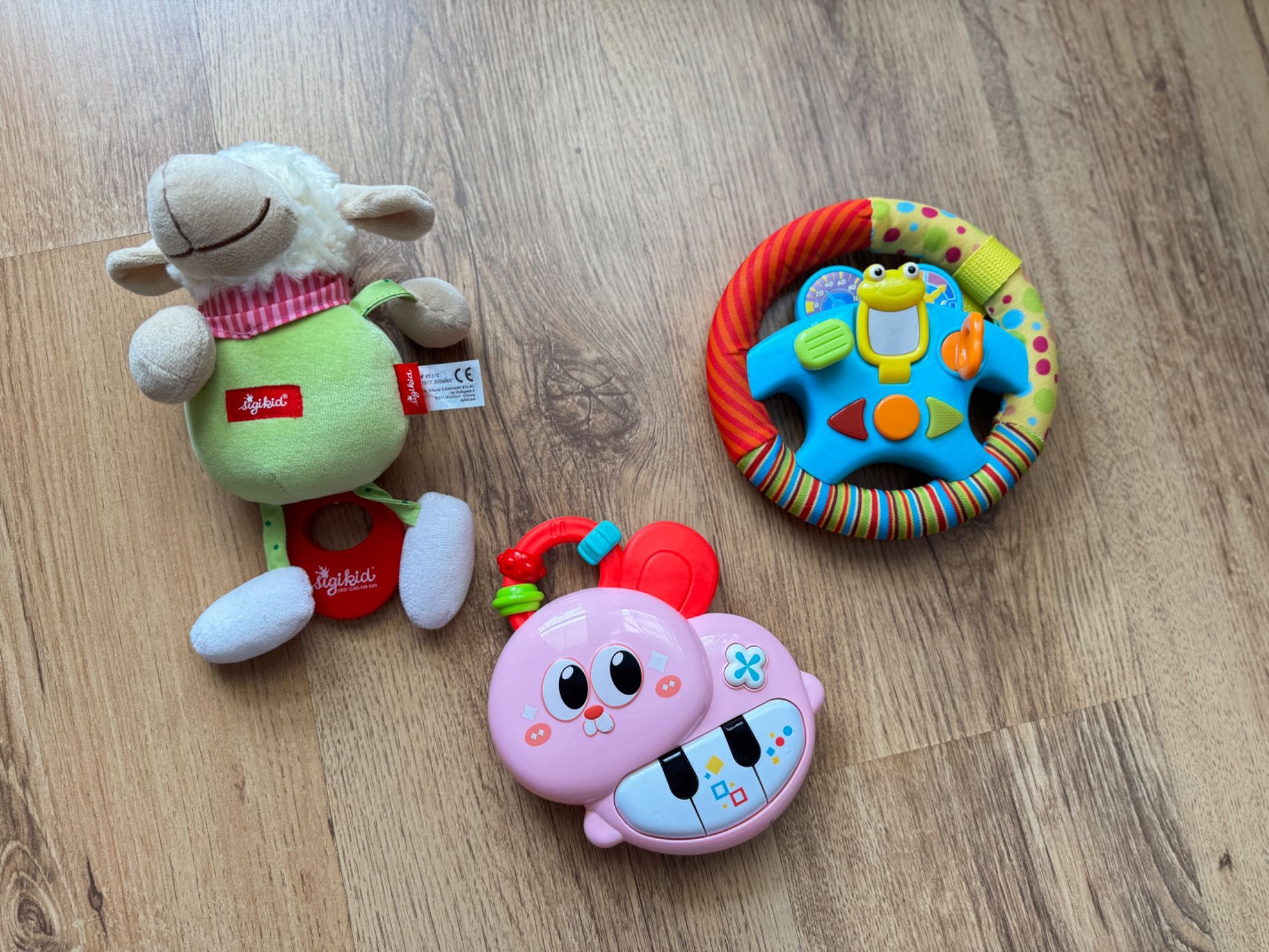 Играчки за бебе 0-12 м
