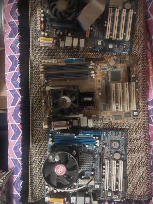 Vând placi de baza placi de sunet diferite placi electronice și laptop