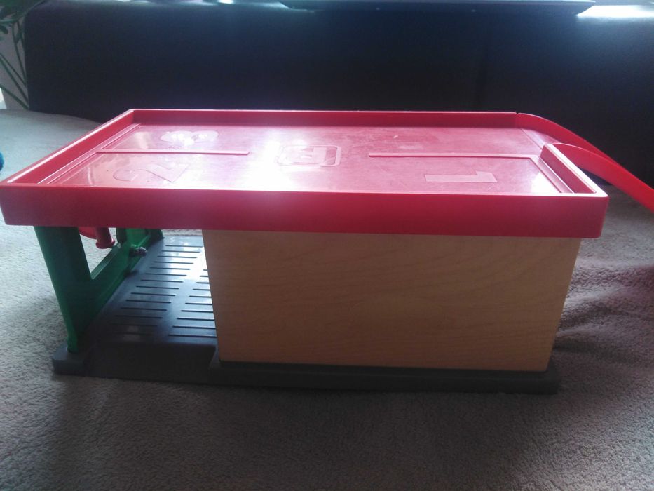 IKEA LILABO Дървен Паркинг с колички и човечета.