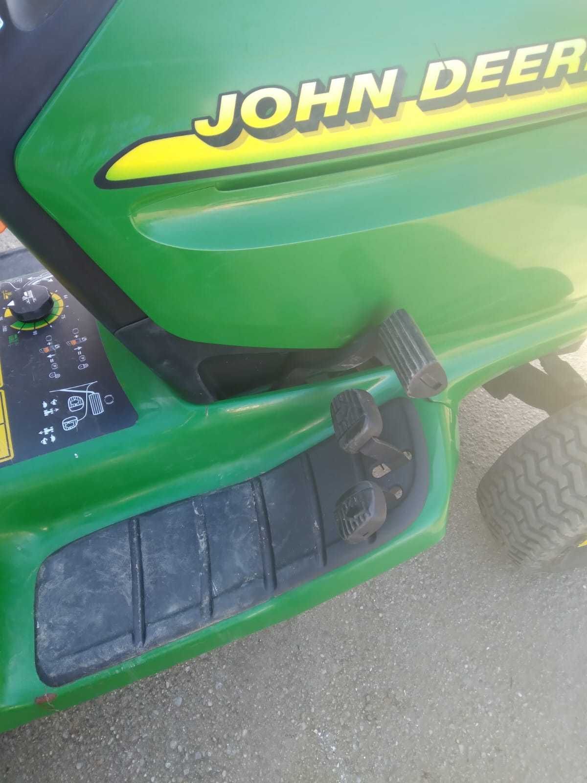 Tactor John Deere LT166