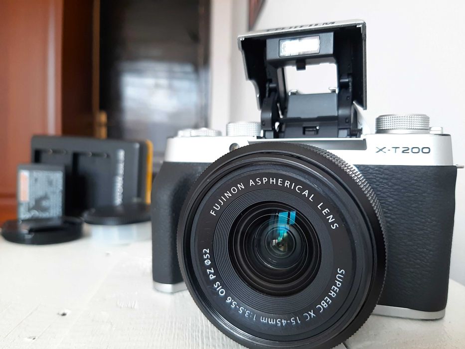 FUJIFILM X-T200 с обектив 15-45 mm