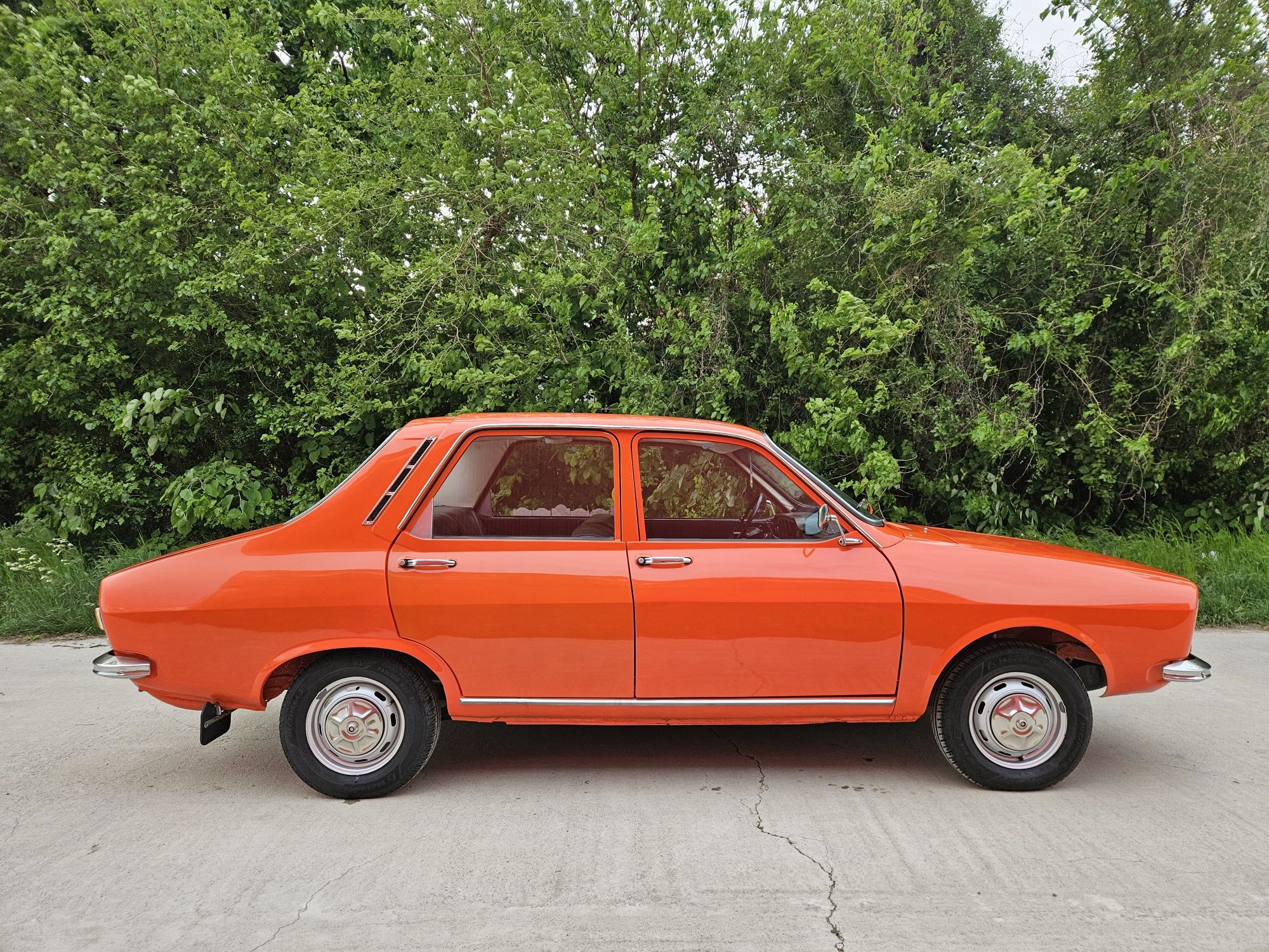 Masina de epoca Dacia 1300 Inchiriere pentru Evenimente Nunta Reclame