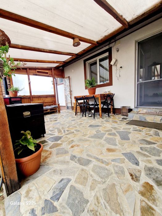 Casa parter 4 camere si curte 400 mp Mogosesti (Adunatii Copaceni)