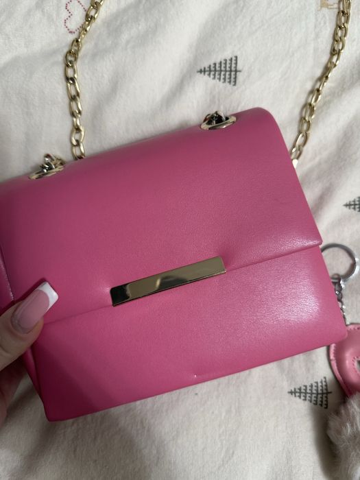 Сладка розова чантичка с подарък плюшен ключодържател за чанта