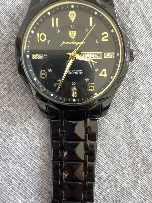 Продавам часовник Poegadar