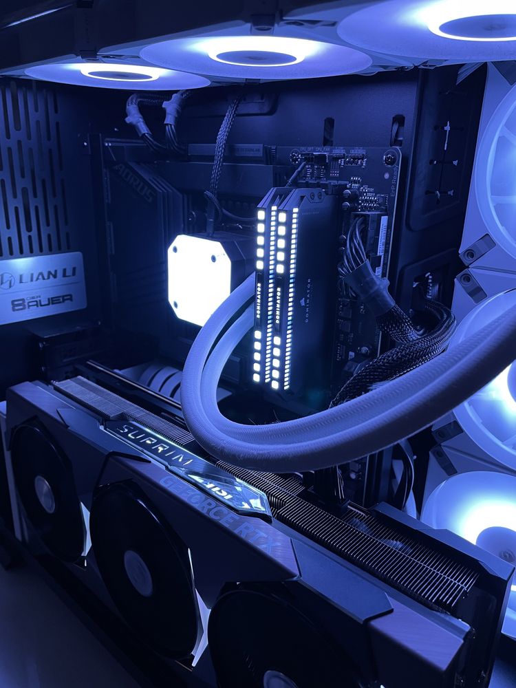 Sistem Gaming 13700K RTX 4090 64GB DDR5 - Garantie 2 Ani