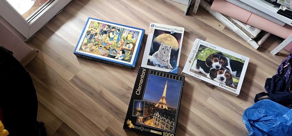 Продават се пъзели