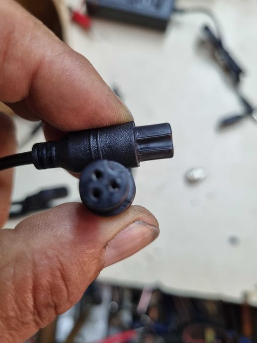 Încărcator.       Waveboard si  trotinete ellectrice 42V/2A