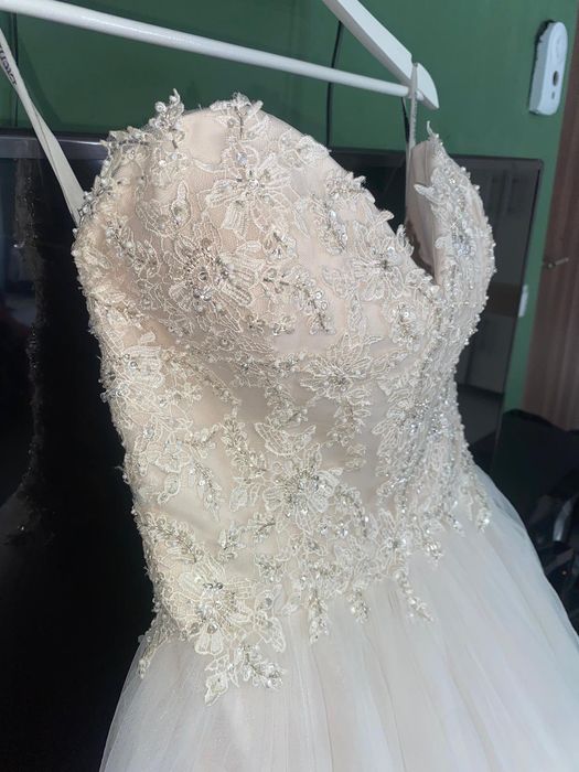 Vând rochie de mireasa noua