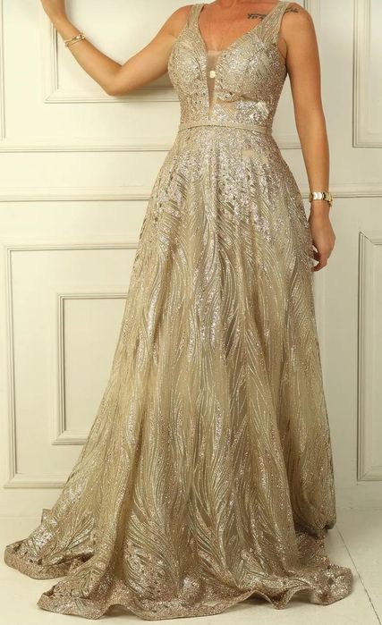 Златиста бална рокля