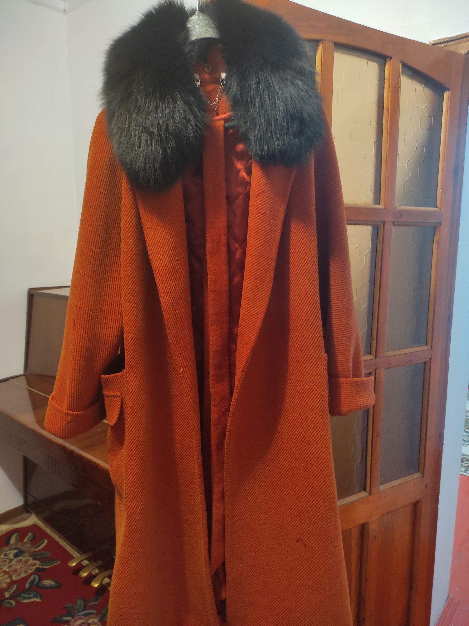 Продаю женское пальто