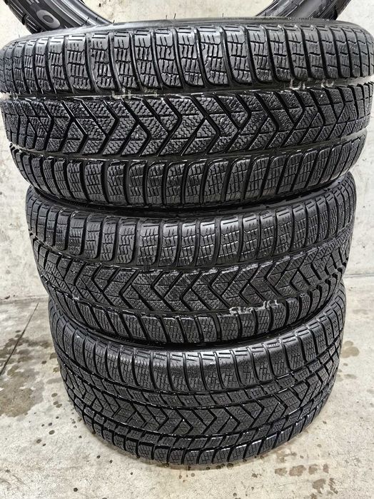 PIRELLI 255/40/ R20 2 бр/285/35/R20 2бр Dot 43/22 (6 мм)