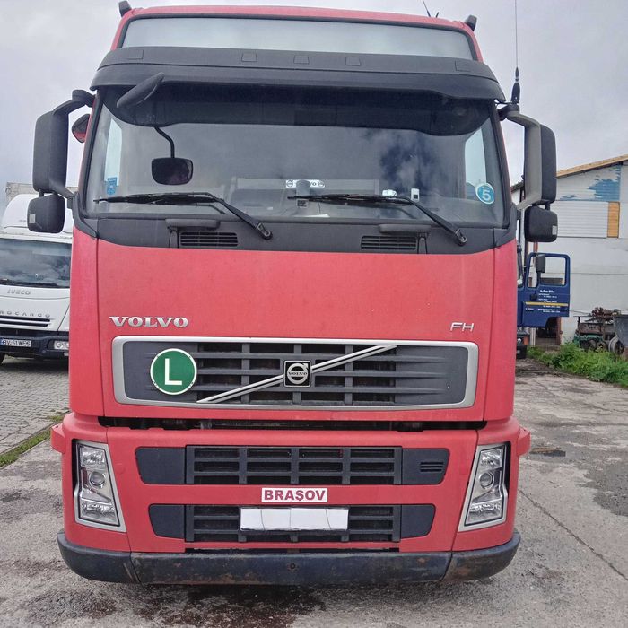 Vand 1 cap tractor+ 3 semiremorci+ 3 camionete