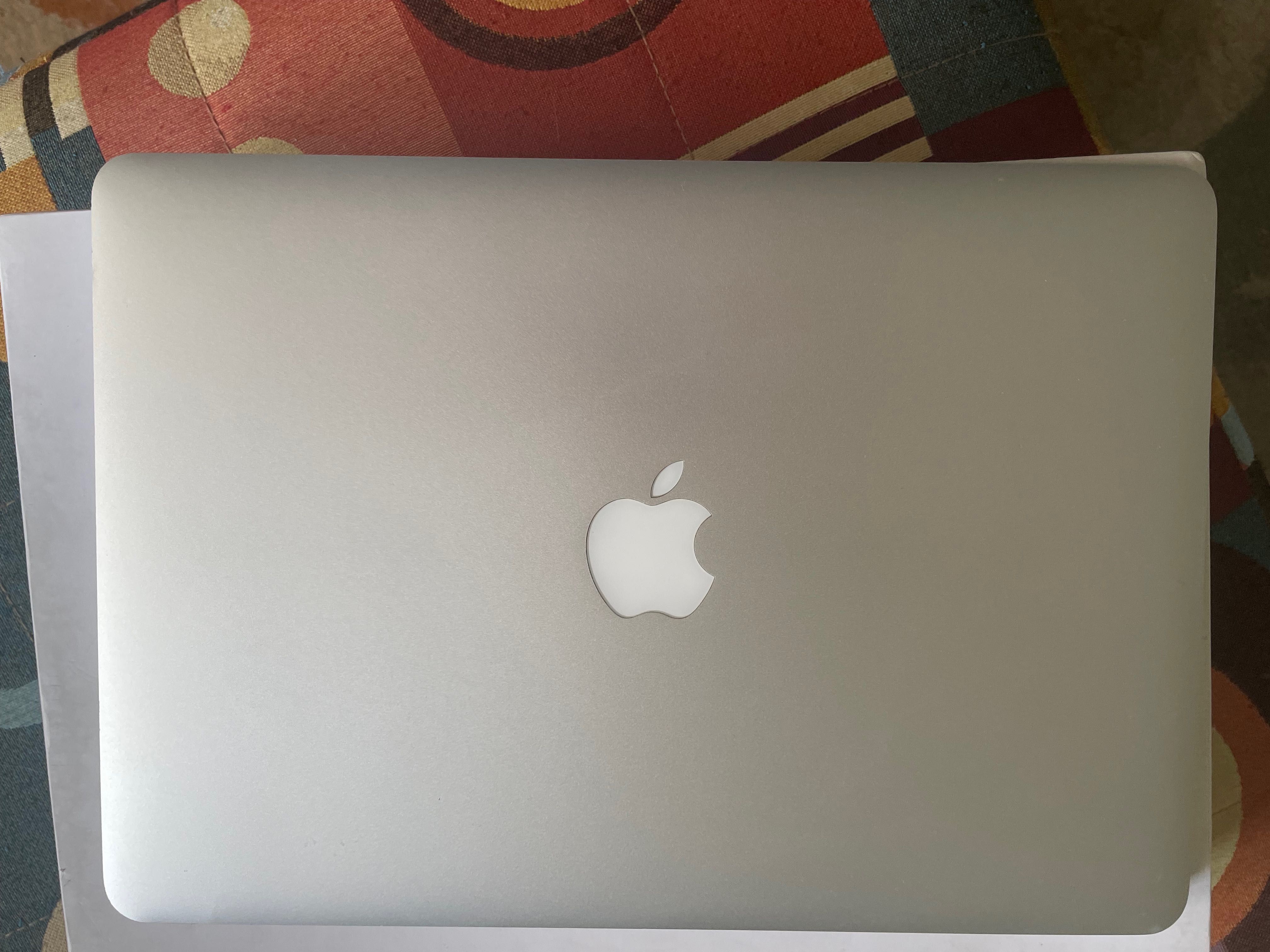 MacBook Air 2015 13”, б/у в отличном состоянии