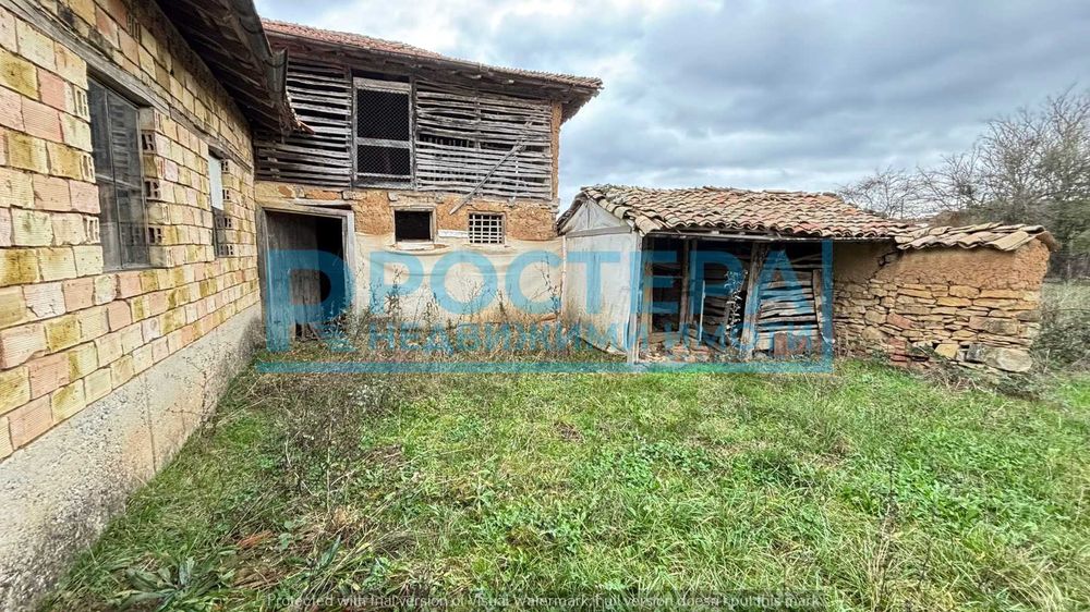 Тухлена Къща в с. Момино