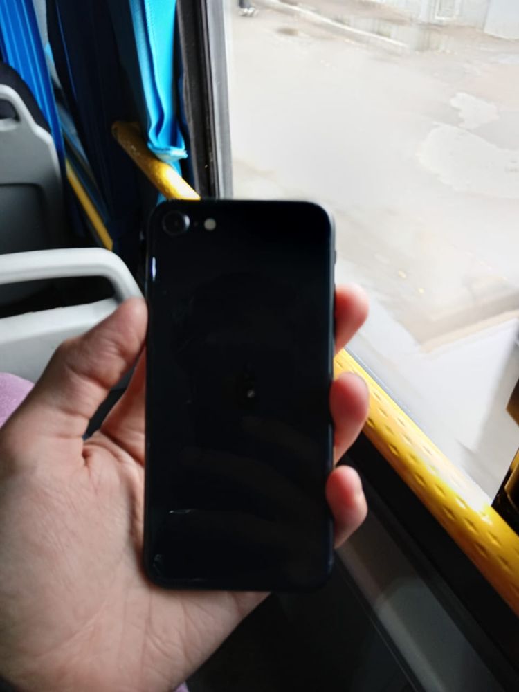Продам Iphone SE 2022