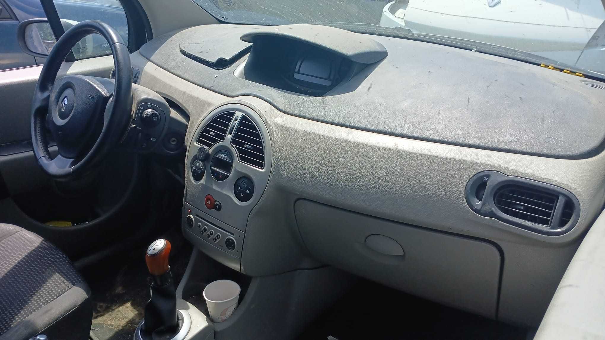 Dezmembrez Renault Modus 1.5 Diesel Euro 3 Din 2006 - 60 KW